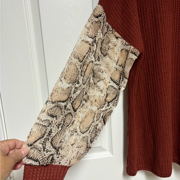 Grace & Emma Waffle Knit Snake Skin Print Design Top Sweater Size 2XL - Picture 3 of 8